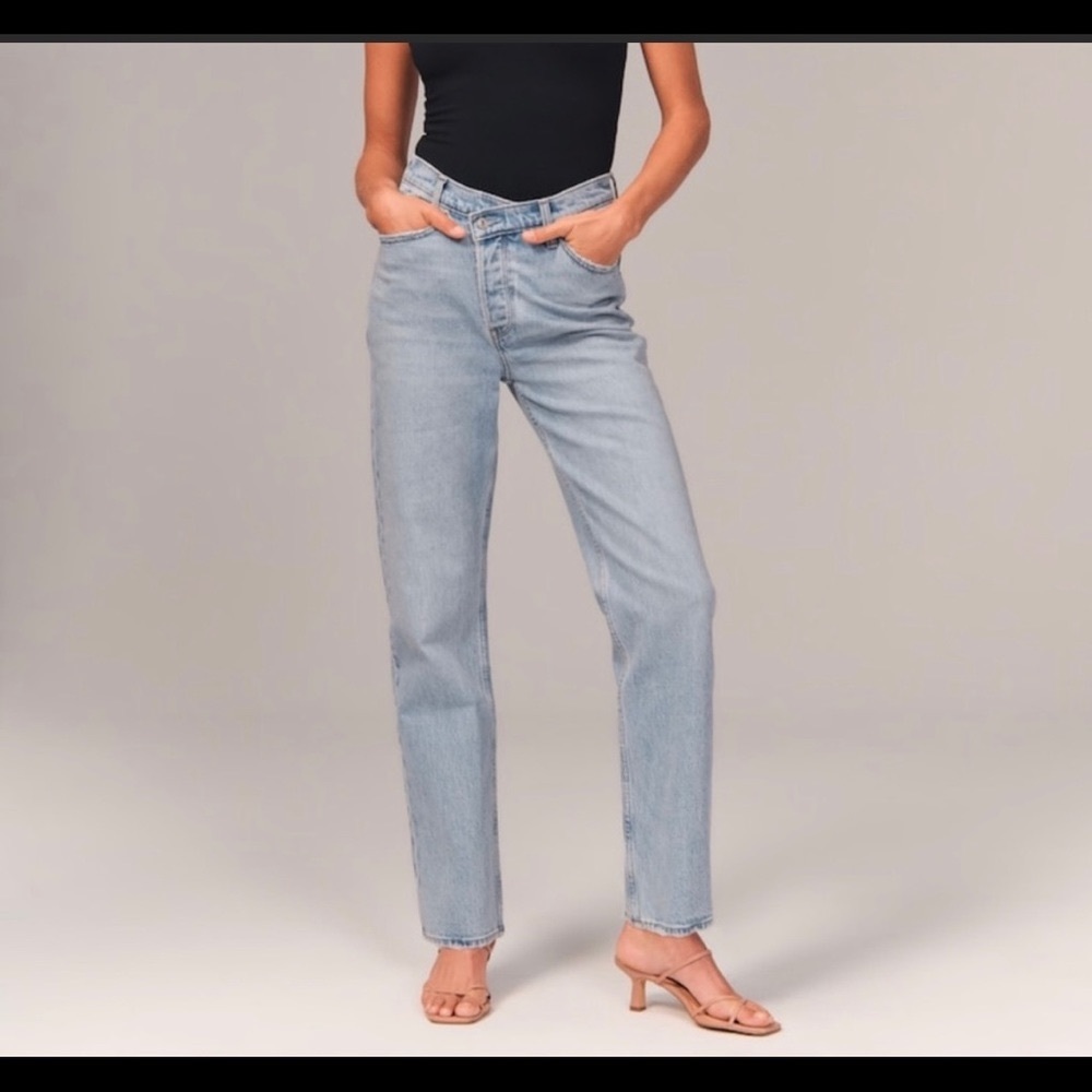 NWOT Curve Love Criss Cross Waist Dad Jean Abercrombie & Fitch (Re-Poshing)